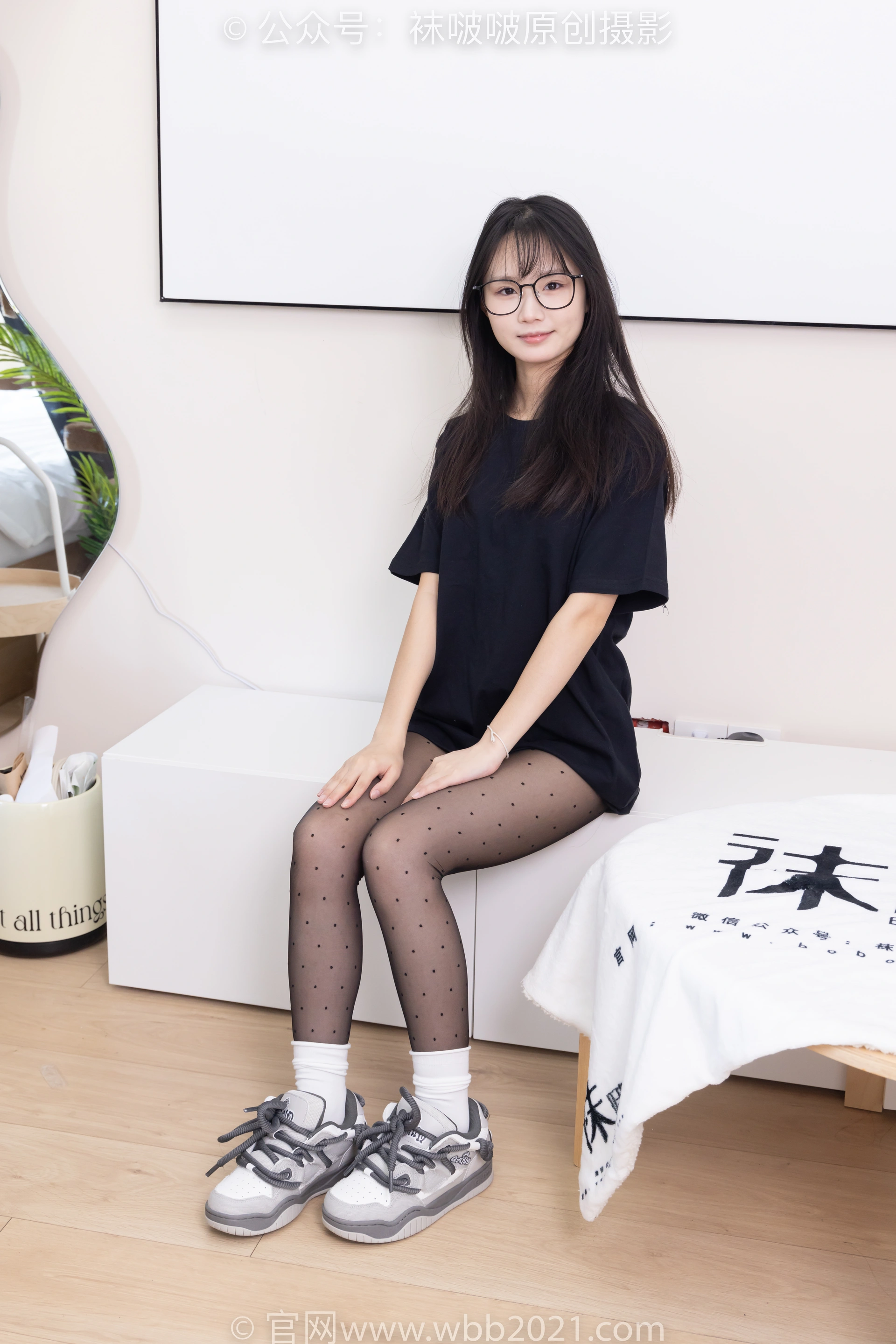 [BoBoSocks袜啵啵] NO.418 甜甜圈-板鞋、白棉袜、波点黑丝（脚尖透明款）（花絮版） 1
